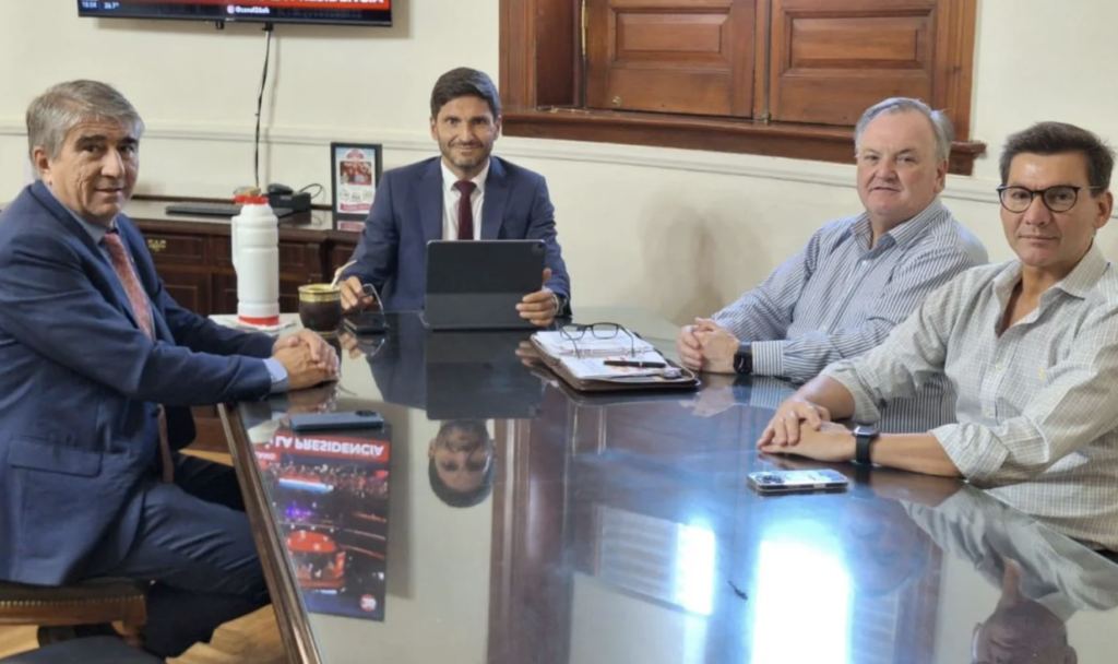 EL SENADOR MICHLIG FUE RECIBIDO POR EL GOBERNADOR PULLARO PARA ABORDAR UNA AMPLIA AGENDA DE TRABAJO